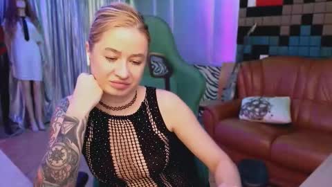 Leila online show from 11-27-25, 06:26