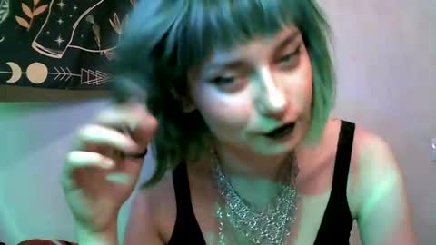 Snapshot of uwu_emmy chatting on 06-19-26, 05:17 uwu_emmy online show from 06-19-26, 05:17