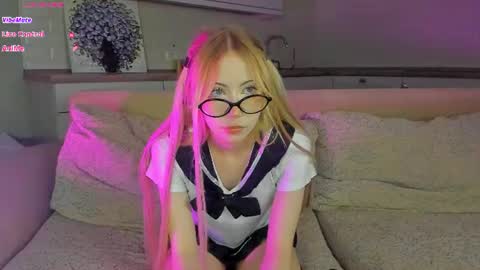 Snapshot of uwu_flower chatting on 07-10-26, 09:39 Chloe online show from 07-10-26, 09:39