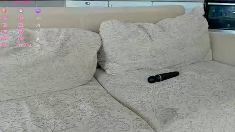 Snapshot of uwu_flower chatting on 07-14-26, 02:05 Chloe online show from 07-14-26, 02:05