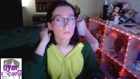 Snapshot of uyar_ chatting on 10-11-25, 11:09 Cara online show from 10-11-25, 11:09