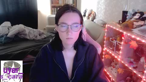 Snapshot of uyar_ chatting on 10-19-25, 11:33 Cara online show from 10-19-25, 11:33