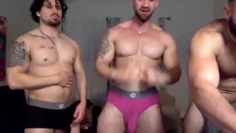 Snapshot of v4lenci chatting on 10-25-25, 04:42 Valenci online show from 10-25-25, 04:42