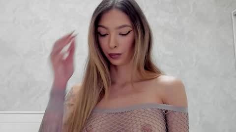 Mia online show from 10-30-25, 08:27