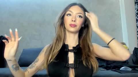 Mia online show from 01-19-26, 03:21