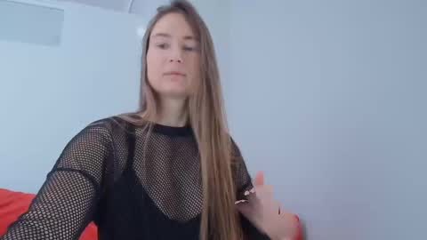 Snapshot of va_len_sea_ya chatting on 03-07-25, 07:41 Valensiya online show from 03-07-25, 07:41