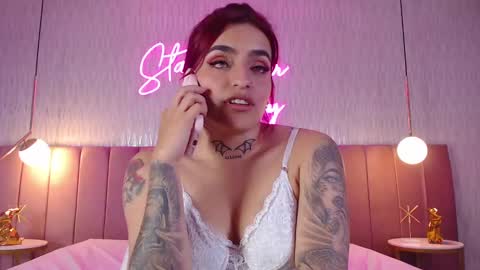 Snapshot of vaaleriee_miller_ chatting on 01-30-25, 01:11 valeriee miller online show from 01-30-25, 01:11