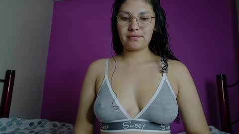 Snapshot of vainilla_cam chatting on 05-04-26, 01:23 Vainilla online show from 05-04-26, 01:23
