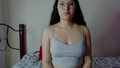 Snapshot of vainilla_cam chatting on 05-15-26, 02:29 Vainilla online show from 05-15-26, 02:29