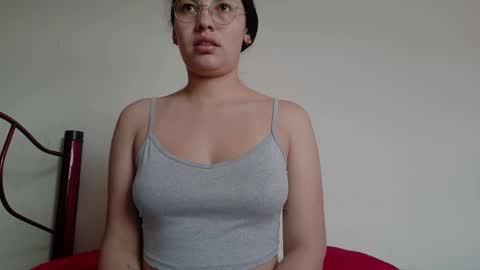 Snapshot of vainilla_cam chatting on 05-27-26, 12:24 Vainilla online show from 05-27-26, 12:24