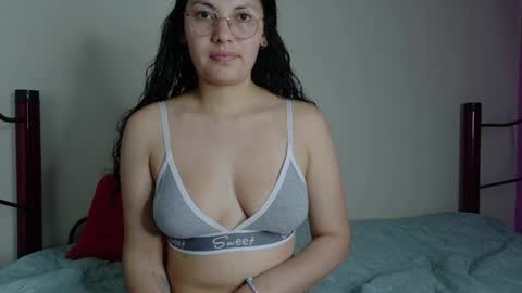 Snapshot of vainilla_cam chatting on 05-29-26, 12:52 Vainilla online show from 05-29-26, 12:52