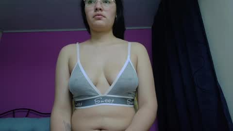 Snapshot of vainilla_cam chatting on 06-05-26, 02:40 Vainilla online show from 06-05-26, 02:40