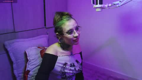 Vainilla Independent model online show from 04-14-26, 01:22