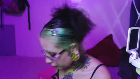 Vainilla Independent model online show from 05-10-26, 02:17