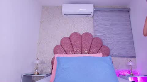 Snapshot of vaiolet_colls chatting on 06-18-26, 11:47 Vaiolet colls online show from 06-18-26, 11:47