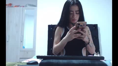 vaiolet online show from 12-19-25, 06:42