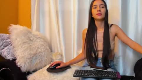 VaiolletCooper online show from 04-25-26, 03:42