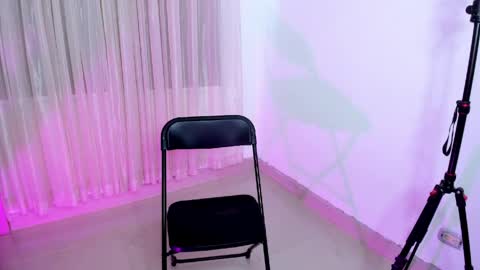 Snapshot of vale_kross chatting on 04-08-26, 02:50 HI IM NEW online show from 04-08-26, 02:50