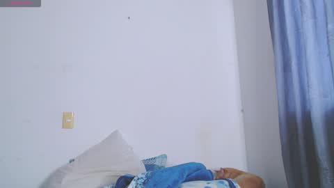 IG-valen mendoza99  twitter valenthompson99 online show from 11-27-25, 09:06