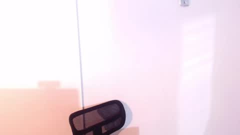 Snapshot of valen_tina33 chatting on 06-30-26, 04:46 Valentina online show from 06-30-26, 04:46