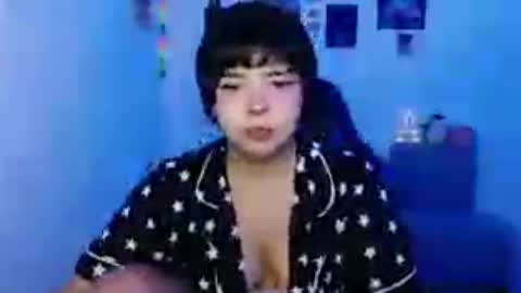 Snapshot of valenbeauty chatting on 06-18-26, 03:51 valenbeauty online show from 06-18-26, 03:51