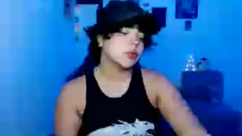Snapshot of valenbeauty chatting on 06-19-26, 02:27 valenbeauty online show from 06-19-26, 02:27