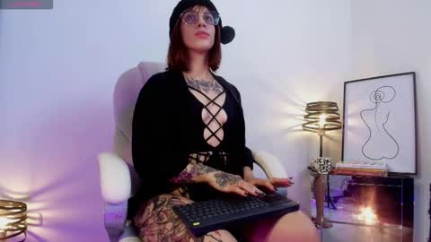 Valen online show from 12-21-25, 01:18