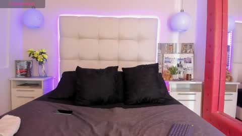 Valen online show from 07-19-26, 02:43