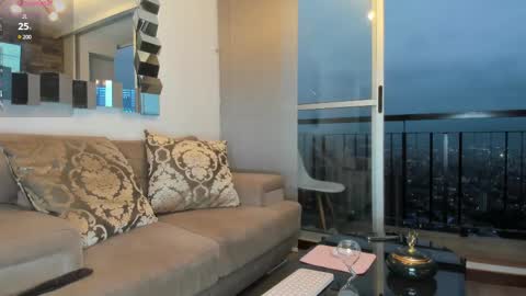 Snapshot of valensweetlove chatting on 12-16-24, 10:56 Valen online show from 12-16-24, 10:56