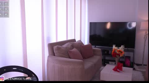 Snapshot of valensweetlove chatting on 01-06-25, 05:27 Valen online show from 01-06-25, 05:27