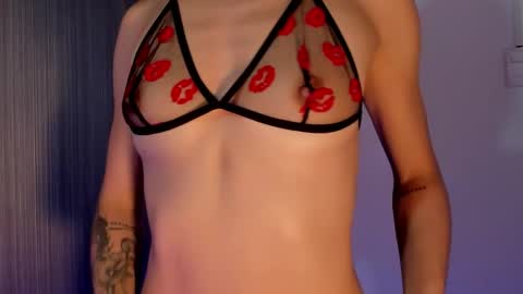 Snapshot of valentina__doll chatting on 10-24-25, 10:06 Valentina  Dolls online show from 10-24-25, 10:06