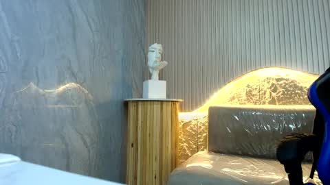 Snapshot of valentina__r chatting on 04-29-26, 12:48 Valentina R online show from 04-29-26, 12:48
