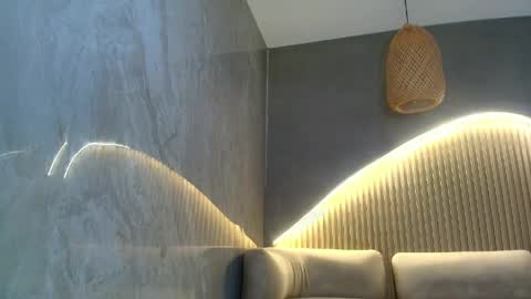 Snapshot of valentina__r chatting on 05-14-26, 02:02 Valentina R online show from 05-14-26, 02:02