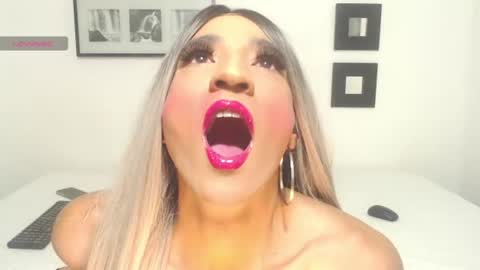 Snapshot of valentina_angel2021 chatting on 06-25-26, 01:05 INSTAGRAM valentina angell2021 online show from 06-25-26, 01:05