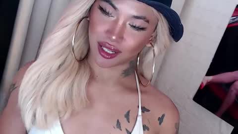 Snapshot of valentina_goddess_tsxxx chatting on 12-10-24, 06:54 Amanda online show from 12-10-24, 06:54