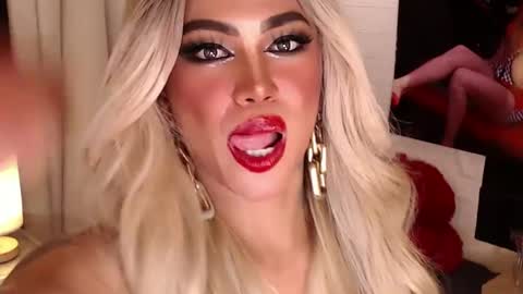 Snapshot of valentina_goddess_tsxxx chatting on 02-07-25, 04:27 Amanda online show from 02-07-25, 04:27