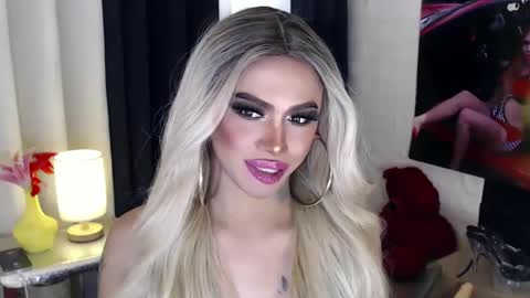 Snapshot of valentina_goddess_tsxxx chatting on 02-25-25, 12:25 Amanda online show from 02-25-25, 12:25