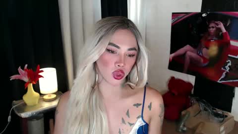 Snapshot of valentina_goddess_tsxxx chatting on 03-06-25, 01:48 Amanda online show from 03-06-25, 01:48