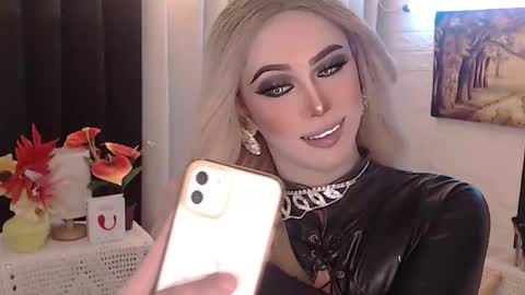 Snapshot of valentina_goddess_tsxxx chatting on 09-14-25, 07:35 Amanda online show from 09-14-25, 07:35