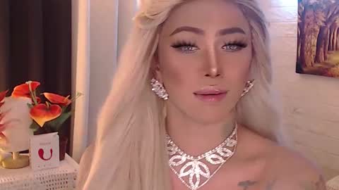 Snapshot of valentina_goddess_tsxxx chatting on 09-16-25, 02:23 Amanda online show from 09-16-25, 02:23