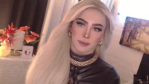 Snapshot of valentina_goddess_tsxxx chatting on 09-18-25, 02:02 Amanda online show from 09-18-25, 02:02