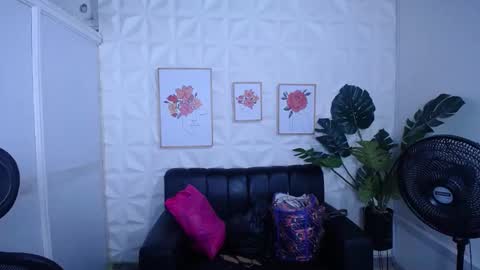 Valentina  online show from 09-20-25, 10:44