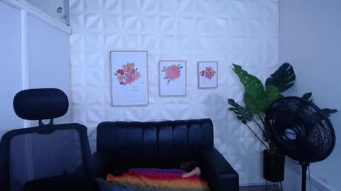 Valentina  online show from 10-27-25, 11:52