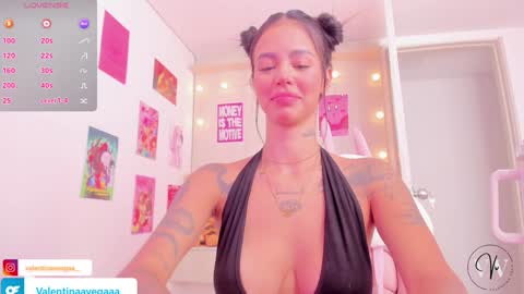 Snapshot of valentina_vegaa chatting on 01-31-25, 08:43 Val online show from 01-31-25, 08:43