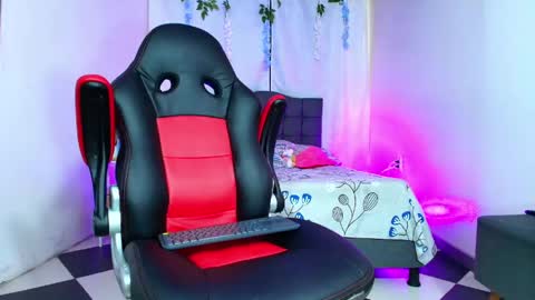 valentina_y_sneiderr online show from 05-27-26, 11:02