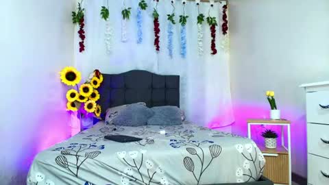 valentina_y_sneiderr online show from 07-18-26, 03:33