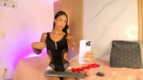 valentinaliux_ online show from 04-22-26, 12:07