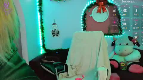 Snapshot of valentinamiller_ chatting on 12-12-24, 09:37 Valentina 3 online show from 12-12-24, 09:37