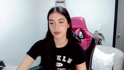 Valentina  online show from 11-11-25, 01:49