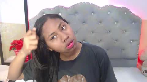 valentina vega online show from 11-18-25, 03:01